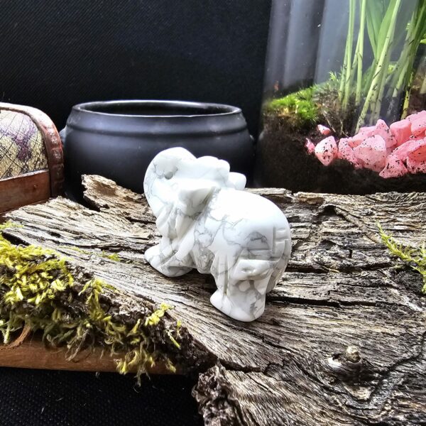 Figurine Éléphant Howlite, Zimbabwe, Qualité A – Image 3